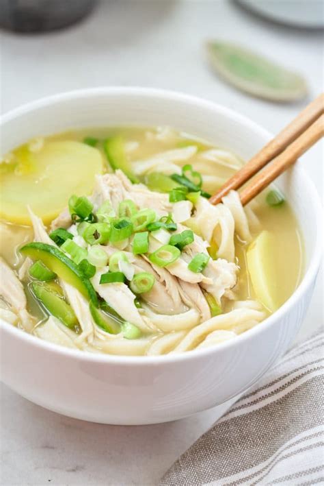 dae sung kal guk su|Dakkalguksu (Korean Chicken Noodle Soup) .